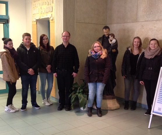 Firmbewerber im Eichsfeld Klinikum (Foto: Pfr. Haase) Firmbewerber im Eichsfeld Klinikum (Foto: Pfr. Haase)