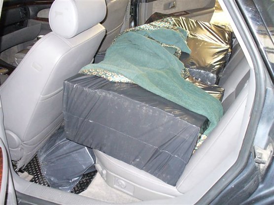 Das Auto voller Zigaretten (Foto: Zoll)