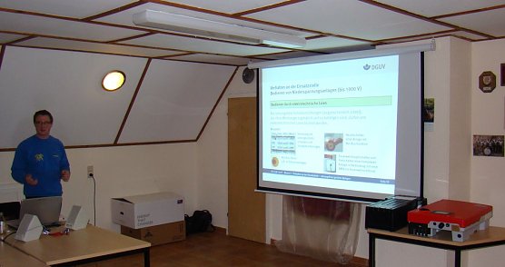 Vortrag bei Feuerwehr (Foto: Markus Janitzki) Vortrag bei Feuerwehr (Foto: Markus Janitzki)