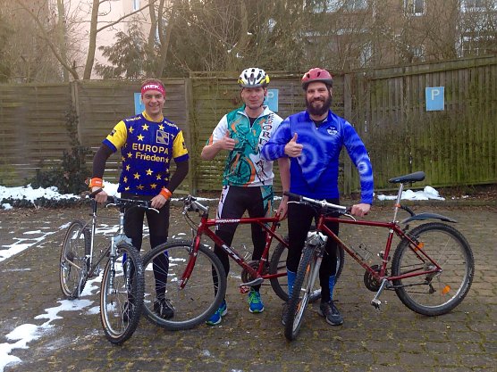 Vereinsmitglieder im Retro-Outfit (Foto: privat) Vereinsmitglieder im Retro-Outfit (Foto: privat)