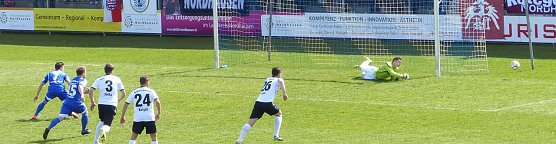 Jakubov h&auml;lt Elfmeter von Farrona-Pulido. (Foto: nnz)