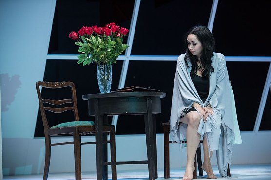 Elena Puszta (Manon) in Manon (Foto: Birgit Susemihl) Elena Puszta (Manon) in Manon (Foto: Birgit Susemihl)