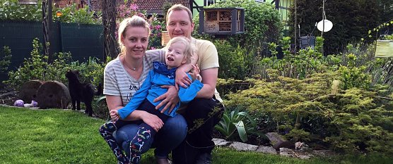 Die Familie im Garten in Obergebra (Foto: privat)