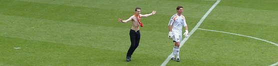 Wacker-Keeper Wohlfeld bekommt "Besuch". (Foto: nnz)