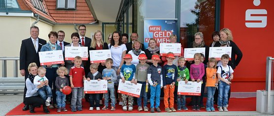 Spenden&uuml;bergabe (Foto: Ulrike Meyer)