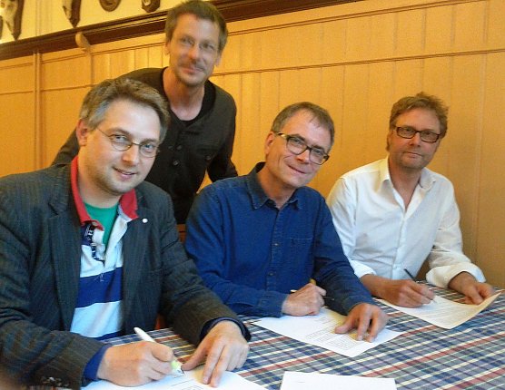 Unterschriften gegen Umgehung (Foto: M. Hoffmeier)