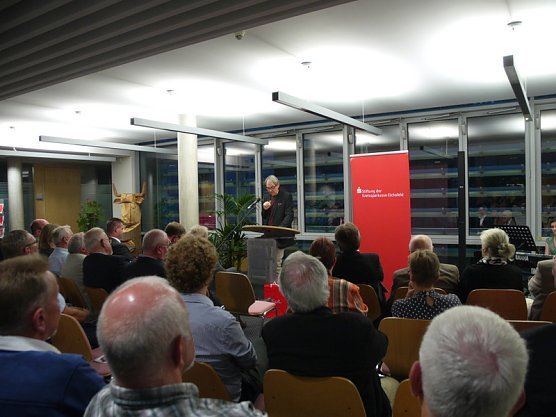 Der Pr&auml;sident der Erfurter Uni beim Vortrag (Foto: Ilka K&uuml;hn)