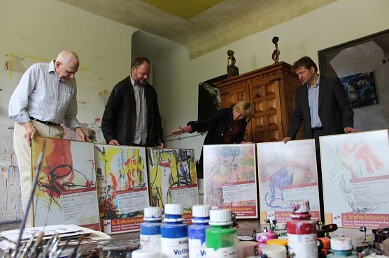 Die besondere Plakataktion (Foto: Karl-Heinz Herrmann) Die besondere Plakataktion (Foto: Karl-Heinz Herrmann)