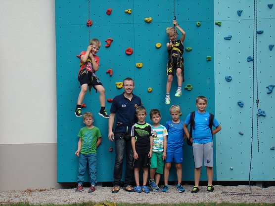 Feuerwehr klettert (Foto: Feuerwehr Geisleden) Feuerwehr klettert (Foto: Feuerwehr Geisleden)