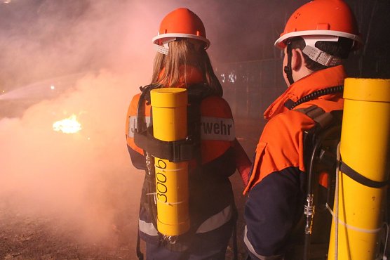Brennende Container Flinsberger Stra&szlig;e (Foto: Feuerwehr Heiligenstadt)