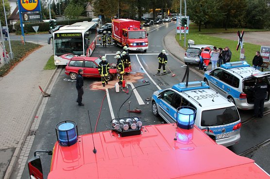 Unfall in der Dingelst&auml;dter Stra&szlig;e (Foto: Feuerwehr Heiligenstadt)