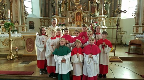 Ministranten in Heuthen (Foto: Pfarrgemeinde) Ministranten in Heuthen (Foto: Pfarrgemeinde)