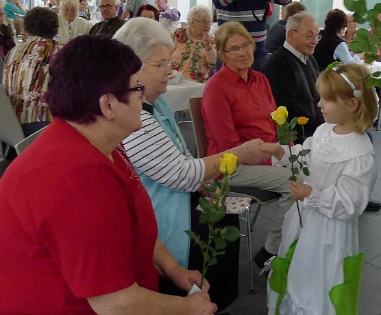 Glückwünsche für die Geburtstagskinder (Foto: Werner Probst) Glückwünsche für die Geburtstagskinder (Foto: Werner Probst)