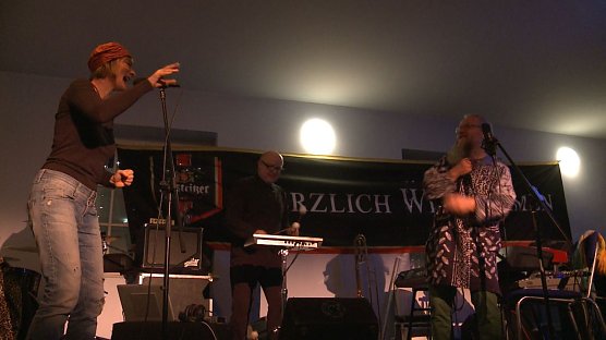 Zum Nordh&auml;user JazzRabazz geh&ouml;rt immer auch ein wenig Experiment - hier mit G&uuml;nther Heinz, Frank Niehusmann und Sikle Gonska (Foto: Angelo Glashagel)