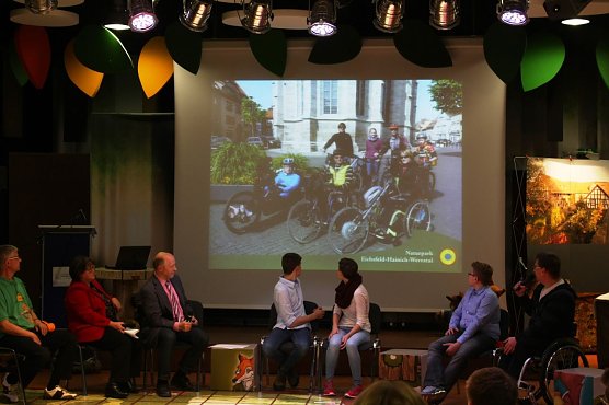 &Uuml;bergabe Naturparkplan (Foto: Uwe M&uuml;ller)