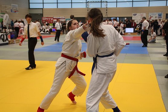 Madlen li. rot mit Atemitechnik (Foto: Gerald Eckart)