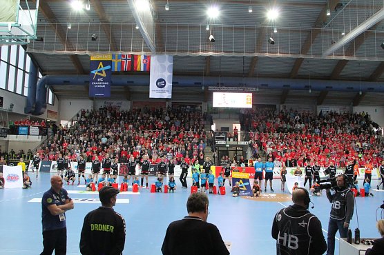 Th&uuml;ringer HC im Champions League Spiel gegen Larvik (Foto: Angelo Glashagel)