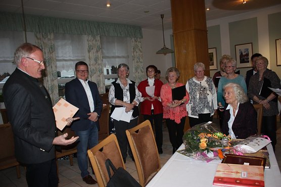 Gratulation f&uuml;r Eva Kohlstedt (Foto: Elke Sagorski)