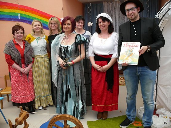 Erinnerungsfoto mit dem Team (Foto: Ilka K&uuml;hn)