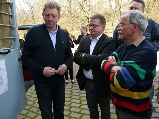 Gerhard Bause erklärt den Barkas (Foto: Ilka Kühn) Gerhard Bause erklärt den Barkas (Foto: Ilka Kühn)