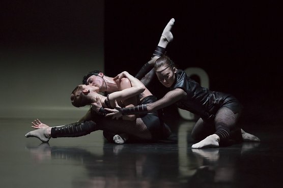 Auf dem Programm der Nordh&auml;user Ballett-Tage steht auch &Ouml;dipus. V. li. Johanna Schnetz, Andr&aacute;s Dobi, Gabriela Finardi (Foto: Tilmann Graner)