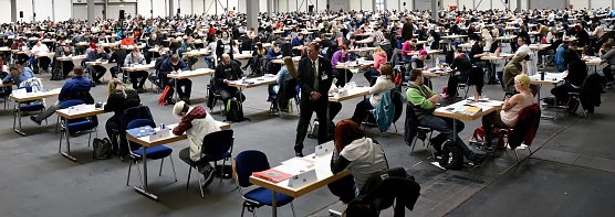 Rund 2000 Pr&uuml;flinge (Foto: IHK)