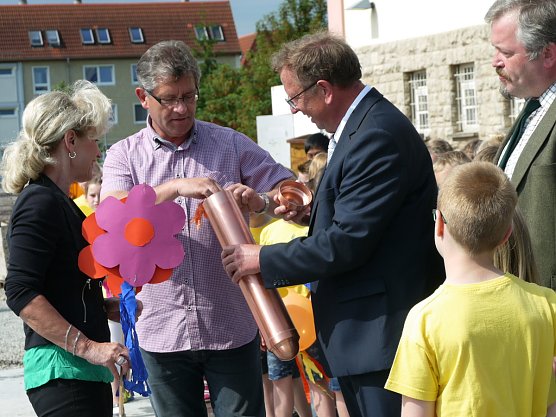 Grundsteinlegung (Foto: Ilka Kühn) Grundsteinlegung (Foto: Ilka Kühn)