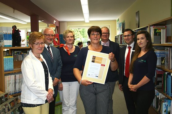 Auszeichnung der Bibliothek (Foto: Torsten Kay Schuchardt) Auszeichnung der Bibliothek (Foto: Torsten Kay Schuchardt)