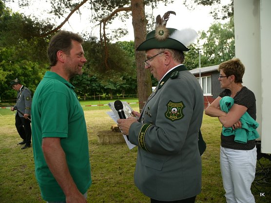 Gratulation vom Leinefelder Schützenverein (Foto: Ilka Kühn) Gratulation vom Leinefelder Schützenverein (Foto: Ilka Kühn)