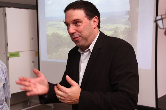 Dr. Jakob Eisler &uuml;berzeugt durch Detailkenntnisse (Foto: S&ouml;ren Baumgarten)