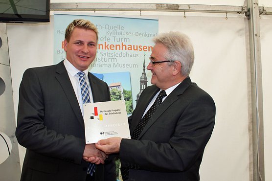 Mit Festakt schiefer Turm als gerettet gefeiert (Foto: Karl-Heinz Herrmann)