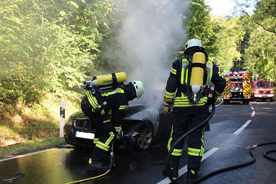 PKW-Brand (Foto: Feuerwehr Heiligenstadt) PKW-Brand (Foto: Feuerwehr Heiligenstadt)