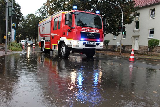 Wasser in der Dingelstädter Straße (Foto: Feuerwehr Heiligenstadt) Wasser in der Dingelstädter Straße (Foto: Feuerwehr Heiligenstadt)