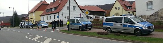 Polizei und Spezialkr&auml;fte in Obergebra (Archiv) (Foto: nnz)
