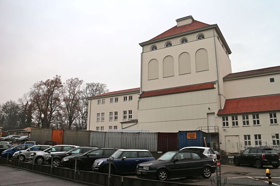Ein Anbau k&ouml;nnte mehr Platz schaffen und bessere Arbeitsbedingungen bieten (Foto: Angelo Glashagel)
