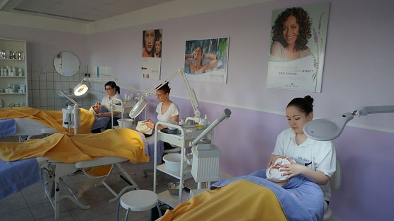 Kosemtikerausbildung (Foto: IBS)