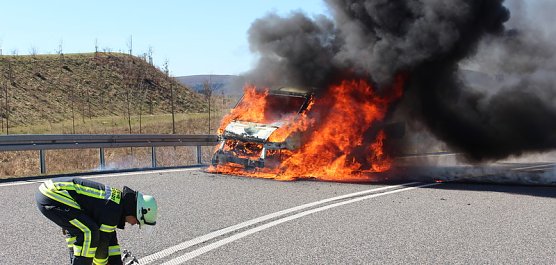 Fahrzeugbrand (Foto: Feuerwehr Heiligenstadt)