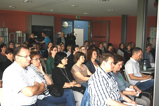 Zuh&ouml;rer beim Vortrag (Foto: Gisela Reinhardt)