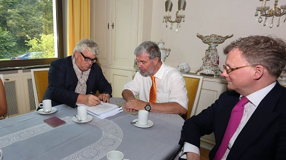 Vertragsunterzeichnung (Foto: Ottobock) Vertragsunterzeichnung (Foto: Ottobock)