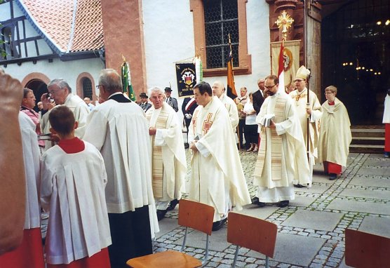 Einzug (Foto: G. Germeshausen) Einzug (Foto: G. Germeshausen)