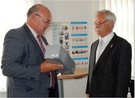 Ehrung Thüne (Foto: IKK ) Ehrung Thüne (Foto: IKK )