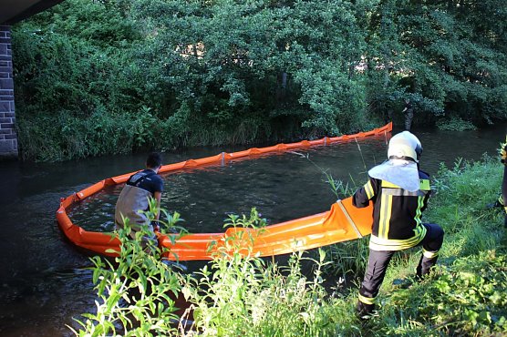 Ölsperre (Foto: Feuwerwehr Heilibad Heiligenstadt) Ölsperre (Foto: Feuwerwehr Heilibad Heiligenstadt)