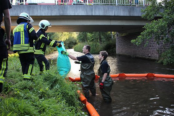 Ölsperre (Foto: Feuwerwehr Heilibad Heiligenstadt) Ölsperre (Foto: Feuwerwehr Heilibad Heiligenstadt)