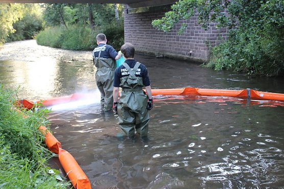 Ölsperre (Foto: Feuwerwehr Heilibad Heiligenstadt) Ölsperre (Foto: Feuwerwehr Heilibad Heiligenstadt)