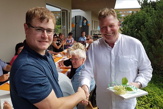 Begrüßung (Foto: Michael Apel) Begrüßung (Foto: Michael Apel)