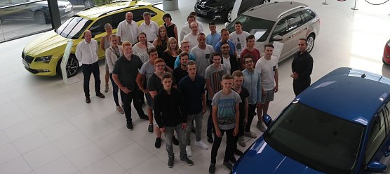 Neue Auszubildende für die Autohaus Peter Gruppe (Foto: Angelo Glashagel) Neue Auszubildende für die Autohaus Peter Gruppe (Foto: Angelo Glashagel)