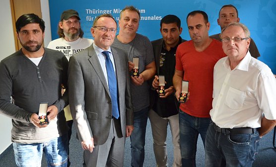 Lebensretter geehrt (Foto: Innenministerium)