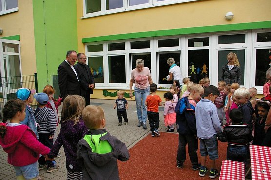 Bischof im Bonifatiuskindergarten (Foto: Ilka K&uuml;hn)