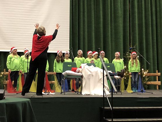 Fuhlrottkids beim Auftritt (Foto: Natalie H&uuml;nger)