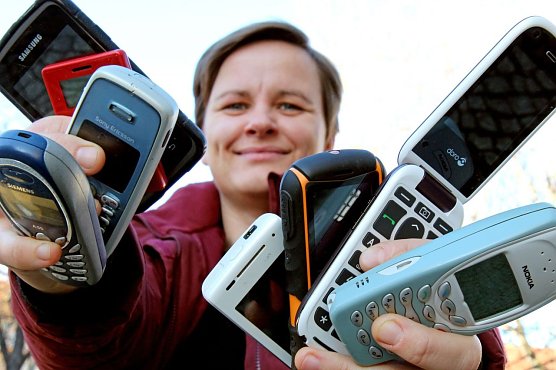 Alte Handys f&uuml;r einen guten Zweck (Foto: Peter Weidemann)